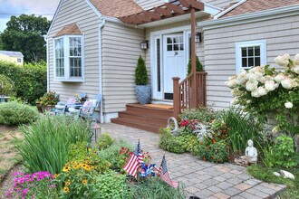 8 Bauer Pl in Westport, CT - Building Photo - Building Photo