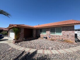 13535 Spring Valley Pkwy in Victorville, CA - Building Photo
