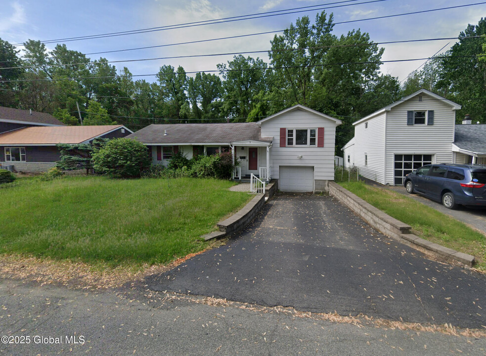 9 Hanifin Ave in Colonie, NY - Building Photo