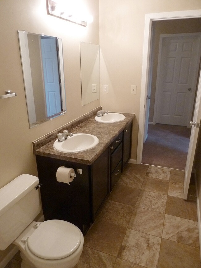 585 Belland Ave in Vadnais Heights, MN - Building Photo - Building Photo