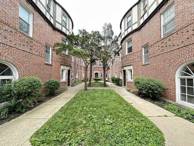 property at 918 Green Bay Rd