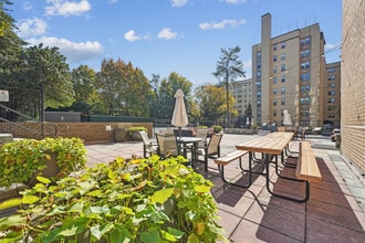 Ellicott House in Washington, DC - Foto de edificio - Building Photo