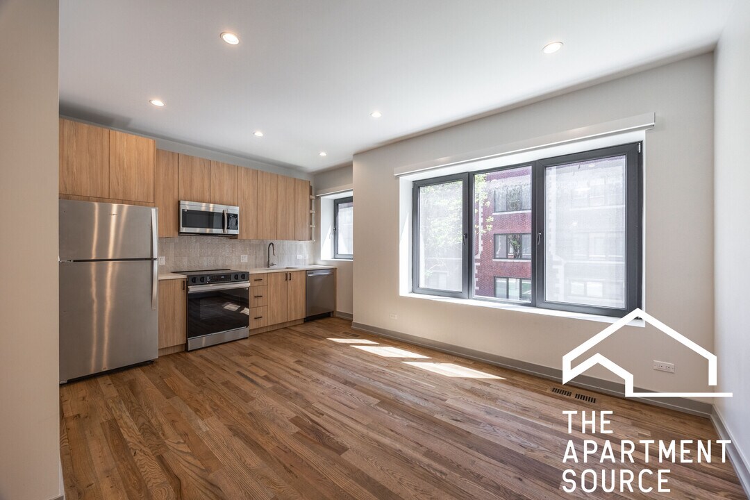 1339 W Estes Ave in Chicago, IL - Building Photo