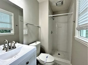 1041 Longshore Dr in Decatur, GA - Foto de edificio - Building Photo