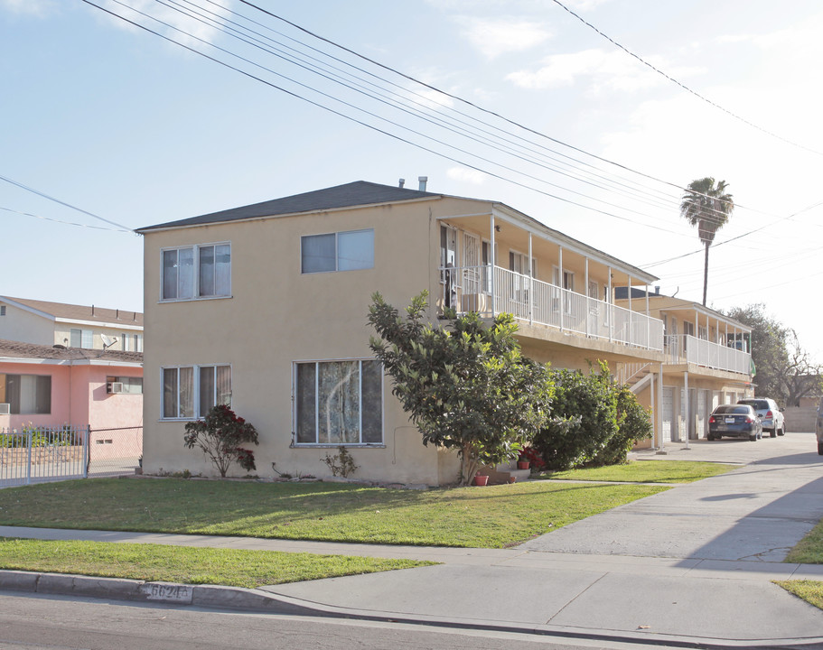 6624 Vinevale Ave in Bell, CA - Building Photo