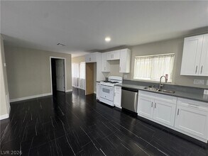 223 Mojave Ln in Henderson, NV - Building Photo - Building Photo