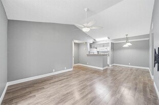 2900 S University Dr, Unit 9204 in Davie, FL - Building Photo