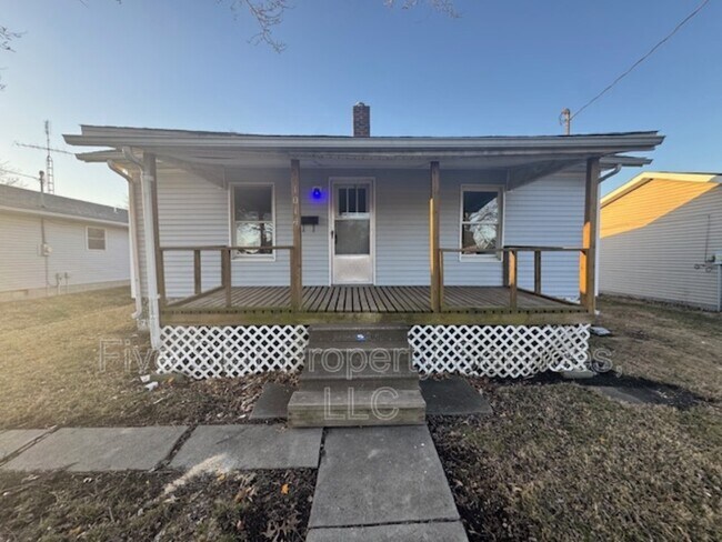 property at 1014 W Vandeveer St