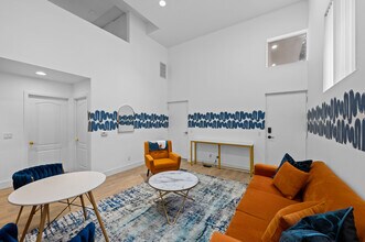 10366 Eastborne Ave in Los Angeles, CA - Building Photo - Building Photo