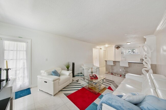 property at 2581 Garden Dr