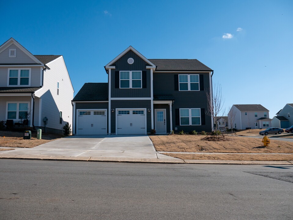 102 Carmine Ct in Troutman, NC - Building Photo