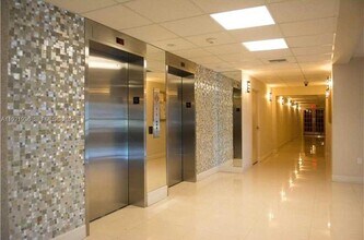 1833 S Ocean Dr in Hallandale Beach, FL - Foto de edificio - Building Photo