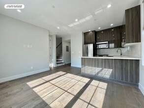 21-22 42nd St in Queens, NY - Building Photo - Building Photo