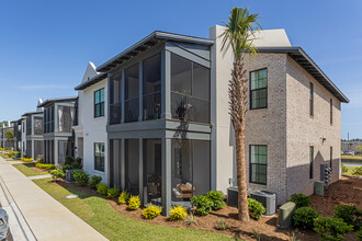 Residences at 393 North Apartments in Santa Rosa Beach, FL - Foto de edificio - Building Photo