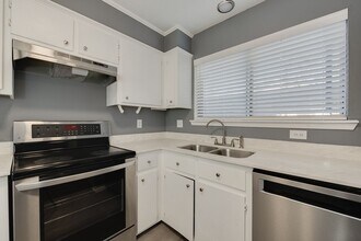 3 Bed, 1.5 Bath Townhome in Bryan for August Move In! in Bryan, TX - Building Photo - Building Photo