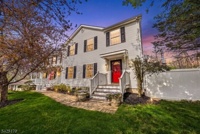 112 Peapack Rd in Far Hills, NJ - Foto de edificio - Building Photo