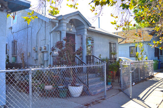 3710 Raymond Ave in Los Angeles, CA - Building Photo - Building Photo