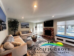 406 Willow St in Pacific Grove, CA - Building Photo - Building Photo