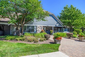 Ellyn Crossing in Glendale Heights, IL - Building Photo - Building Photo