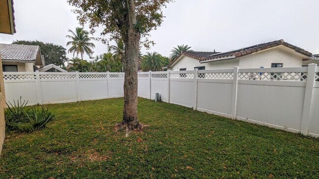 3193 NW 118th Dr in Coral Springs, FL - Building Photo - Building Photo