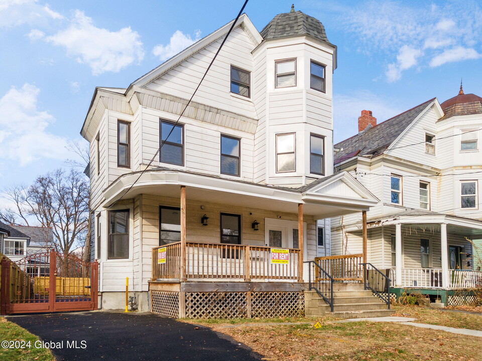 84 S Allen St in Albany, NY - Building Photo