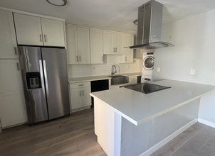 951 Locust Ave, Unit 7 in Long Beach, CA - Foto de edificio - Building Photo
