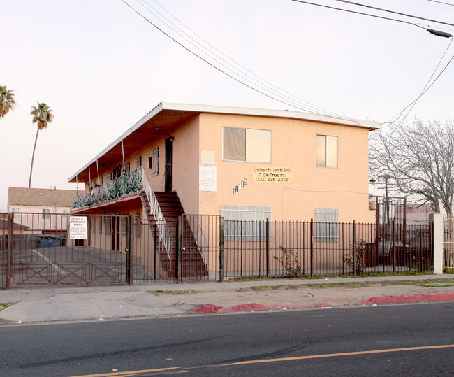 11418 S Main St in Los Angeles, CA - Building Photo - Building Photo