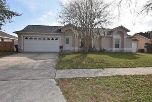 2961 Settlers Trail in St. Cloud, FL - Building Photo