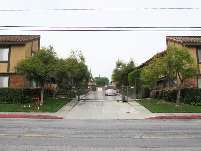 411 S Orange Ave in Monterey Park, CA - Foto de edificio - Building Photo