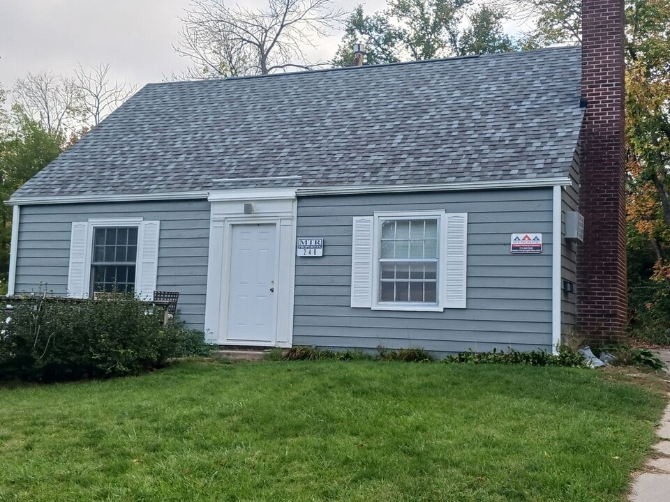 240 Campus Ave in Ames, IA - Building Photo