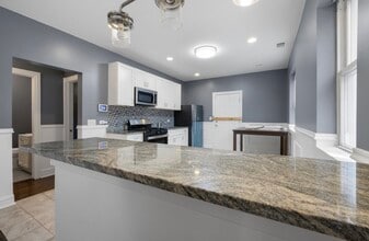 8222 S Maryland Ave in Chicago, IL - Building Photo - Building Photo