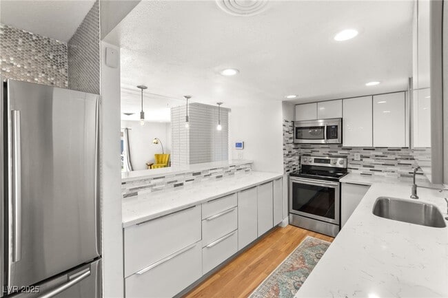 property at 1531 Commanche Dr