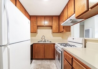 1070 Loma Ave in Long Beach, CA - Building Photo - Building Photo