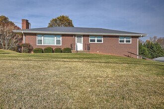 619 Old Stage Rd in Gray, TN - Building Photo - Building Photo