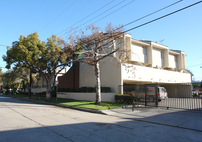 Denny Place & Willow Wood Apartments in North Hollywood, CA - Building Photo - Building Photo