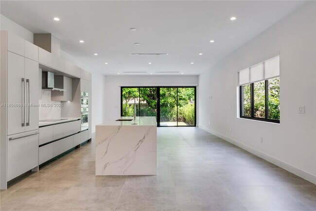 2842 SW 32nd Ct in Miami, FL - Building Photo - Building Photo