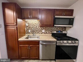 3340 Huntley Sq Dr, Unit B in Temple Hills, MD - Building Photo - Building Photo