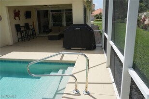 4194 St George Ln in Naples, FL - Building Photo