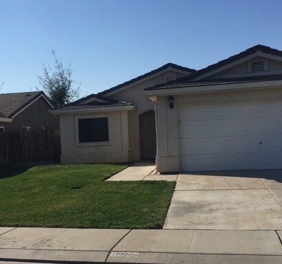 8319 Bridgeport Dr in Hilmar, CA - Building Photo