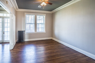 Broadmoor Apartments in Memphis, TN - Building Photo - Interior Photo
