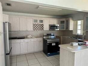 3100 SW 103rd Ct in Miami, FL - Building Photo - Building Photo