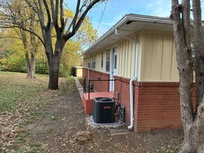 1359 E Elm St in Springfield, MO - Building Photo - Building Photo