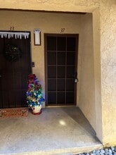 1000 W MacArthur Blvd in Santa Ana, CA - Building Photo - Building Photo