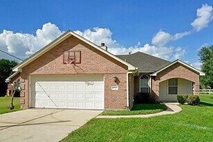 8715 Charity St in Needville, TX - Building Photo