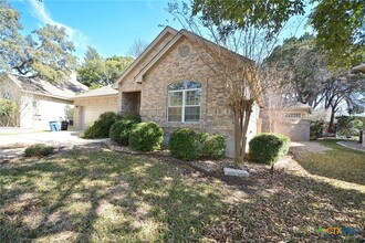 619 Forest Ridge in New Braunfels, TX - Building Photo - Building Photo