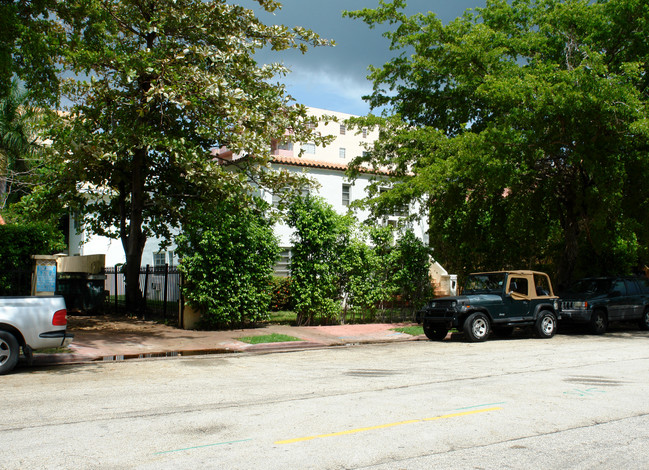 1038 Lenox Ave in Miami Beach, FL - Building Photo - Building Photo