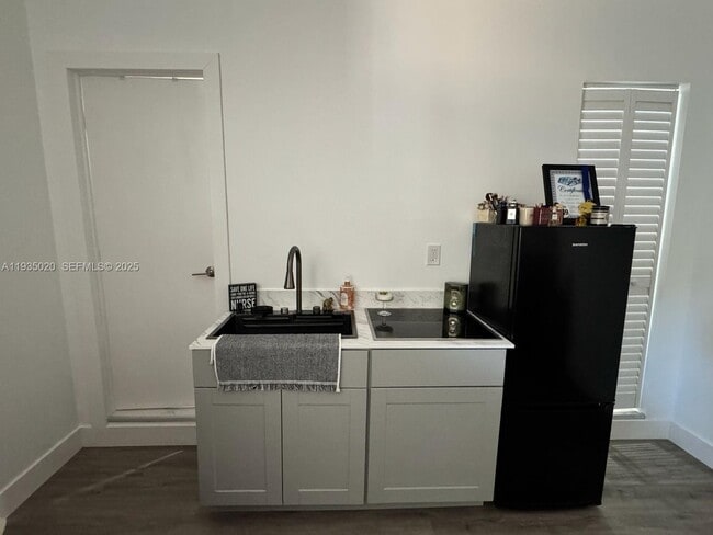 6830 NW 23rd Terrace in Fort Lauderdale, FL - Building Photo - Building Photo