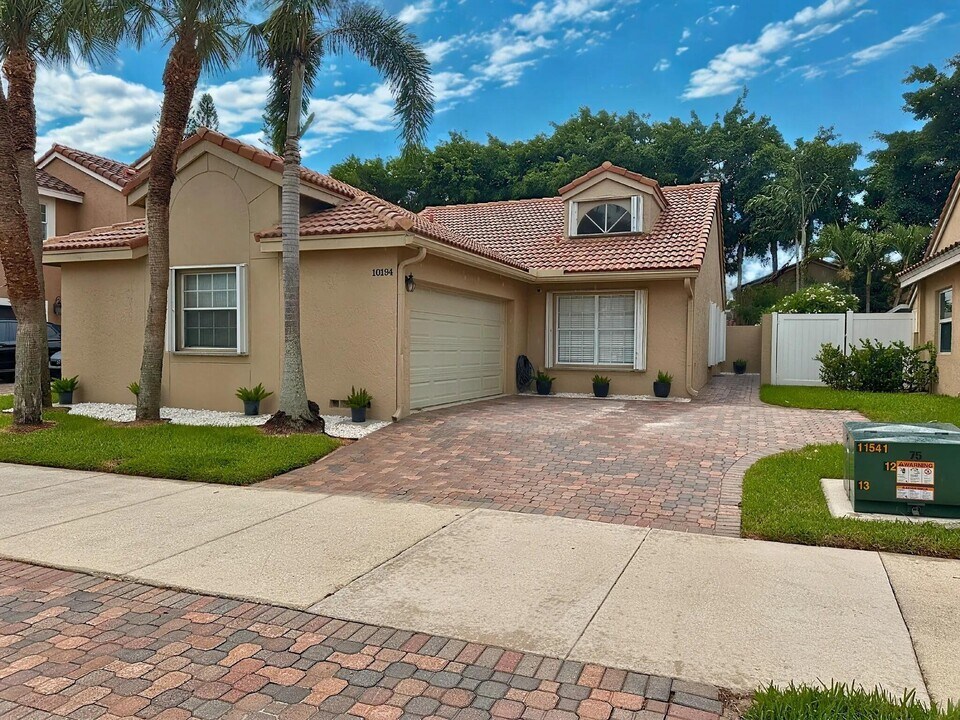 10194 Allegro Dr in Boca Raton, FL - Building Photo