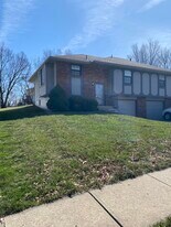 733 SE Claremont St in Lee's Summit, MO - Building Photo