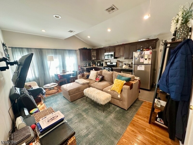 390 Orange Rd in Montclair, NJ - Building Photo